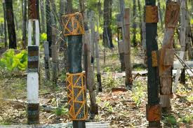 pukumani2Bpoles.jpg