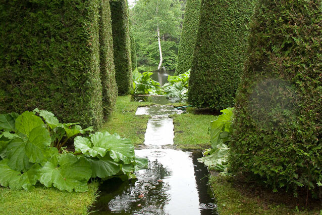 The rill at Les Quatre Vents echoes the shape of one at Shute House in Dorset. Does the vegetation close to the rill improve on Sir Geoffrey Jellicoe