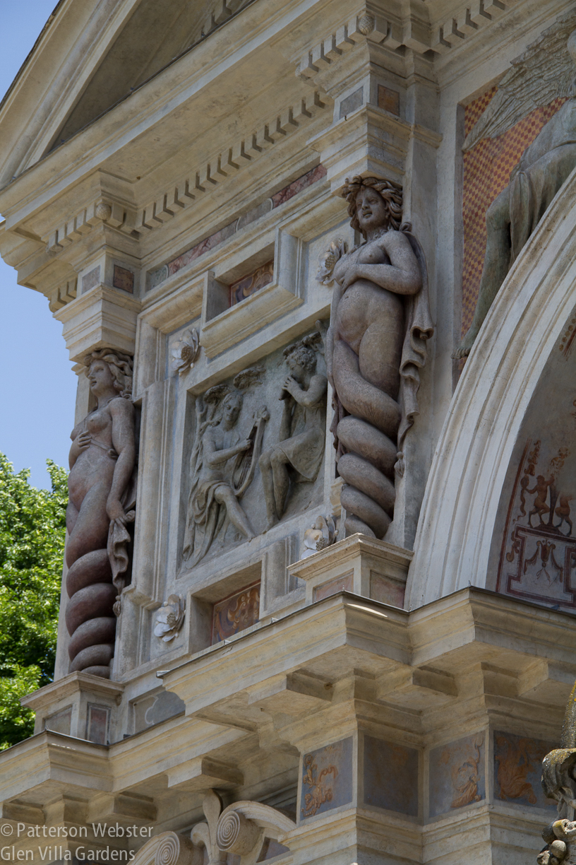 The twisted legs of these figures indicate a metamorphosis between animal and man. Metamorphosis and change are underlying themes of Villa d'Este. 