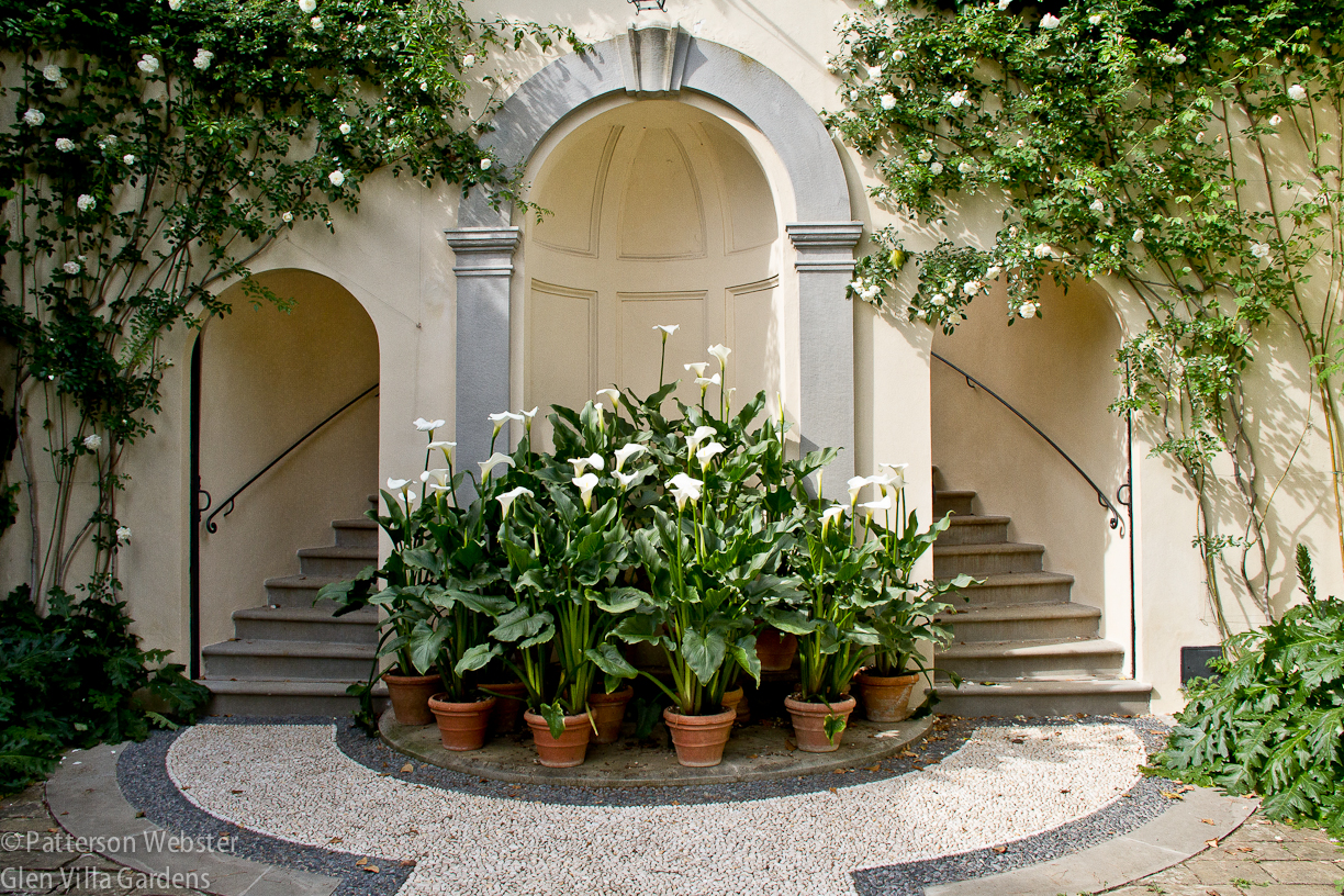 This small courtyard formed part of the original entry to the villa.