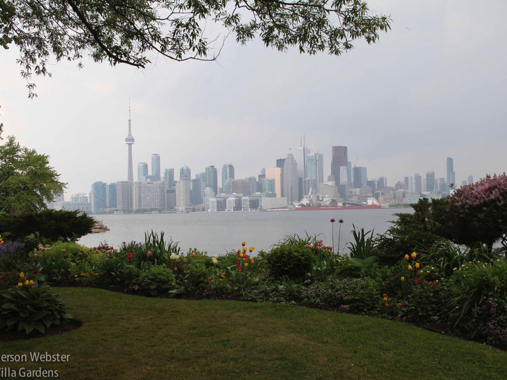 Our first garden visits were on the Toronto islands. From there we had a good view of the city's skyline.