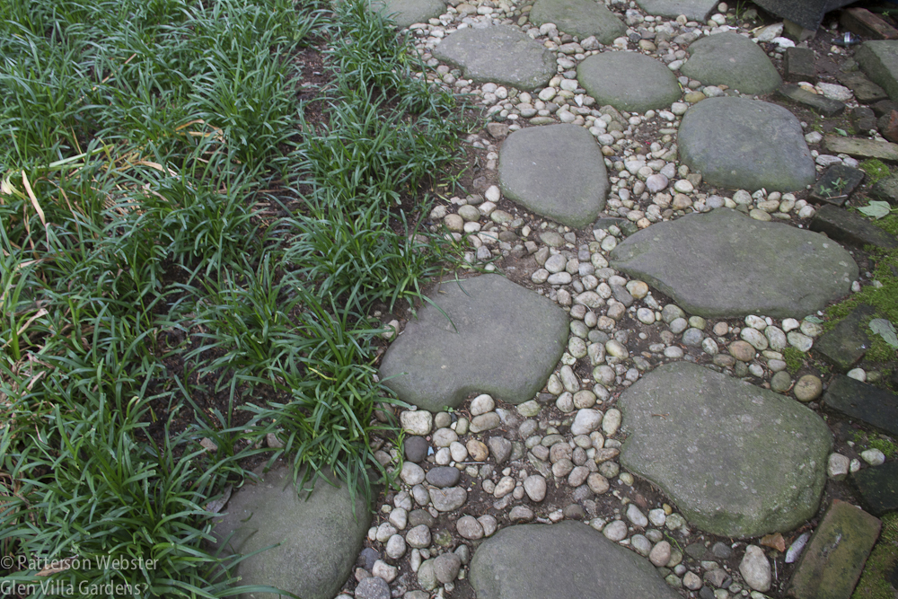 Stones arranged at random formed more patterns. 