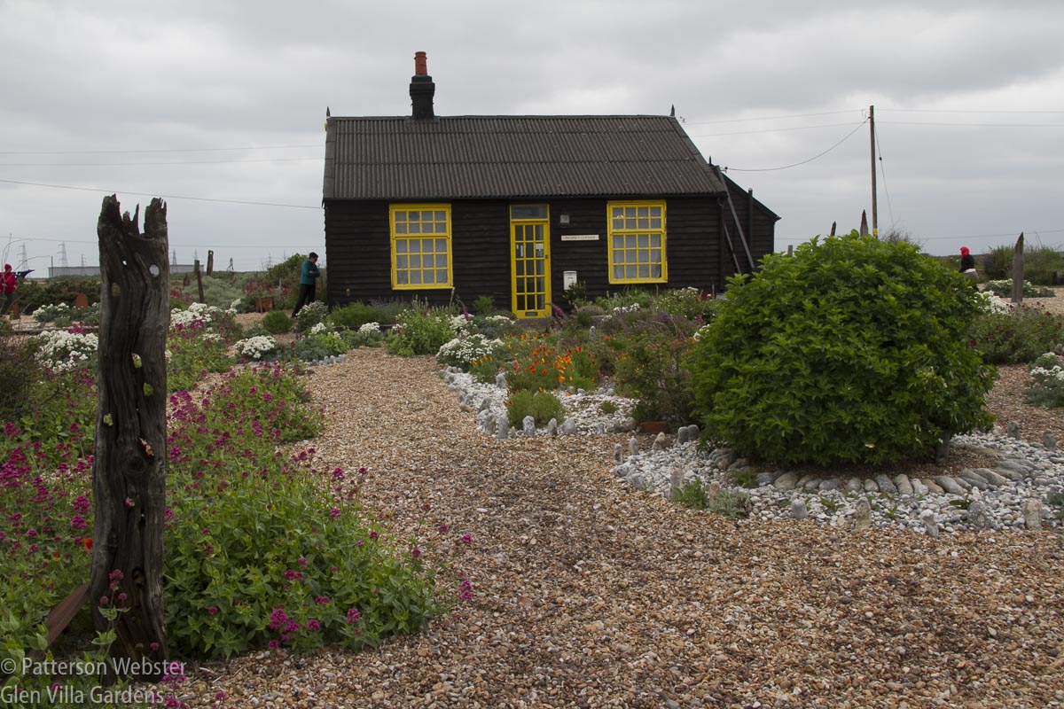 The cottage retains its original strongly contrasting paint colours.