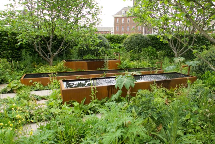 This garden by James Alexander Sinclair showed the relationship between sound and motion. Water gurgled and spouted in response to sound waves. Very ingenious. This garden by James Alexander Sinclair showed the relationship between sound and motion. Water gurgled and spouted in response to sound waves. Very ingenious.